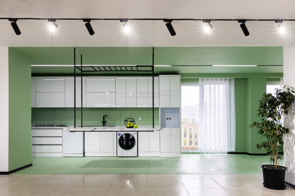 گالری میکروسمنت هایکا هایکا اجرا میکروسمنت بر روی دیوار آشپزخانه