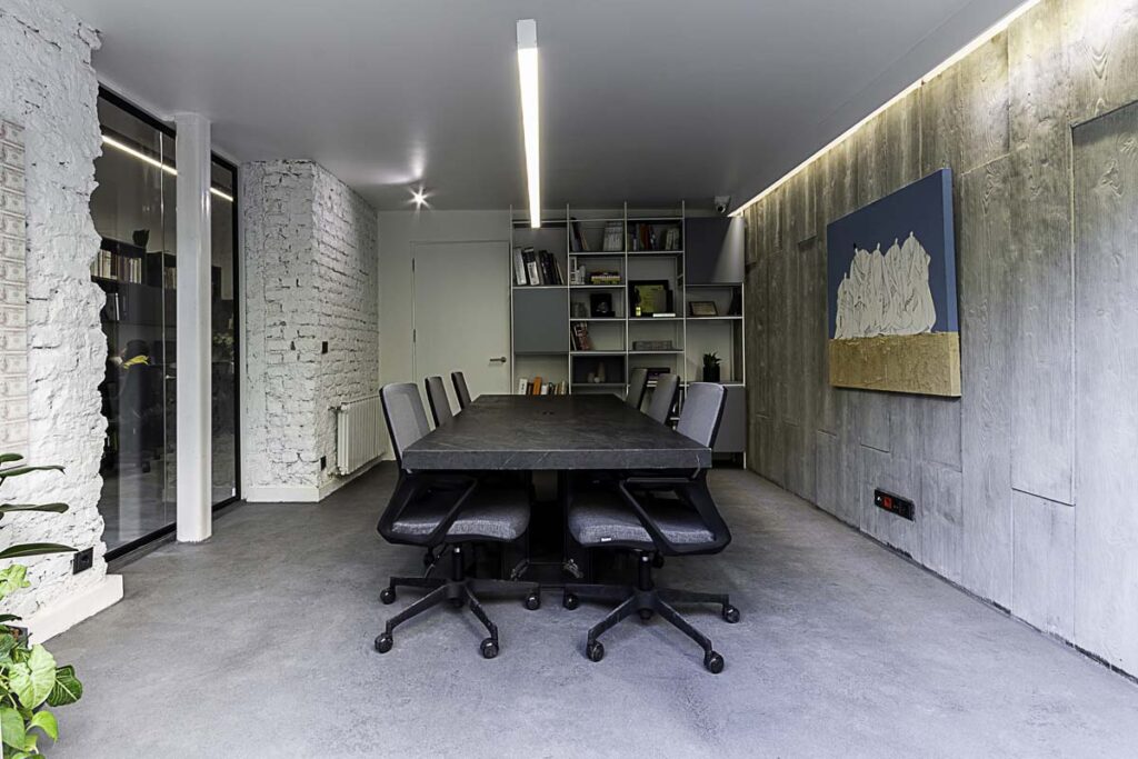 نمای داخلی پروژه A.T Design Studio با طراحی مدرن