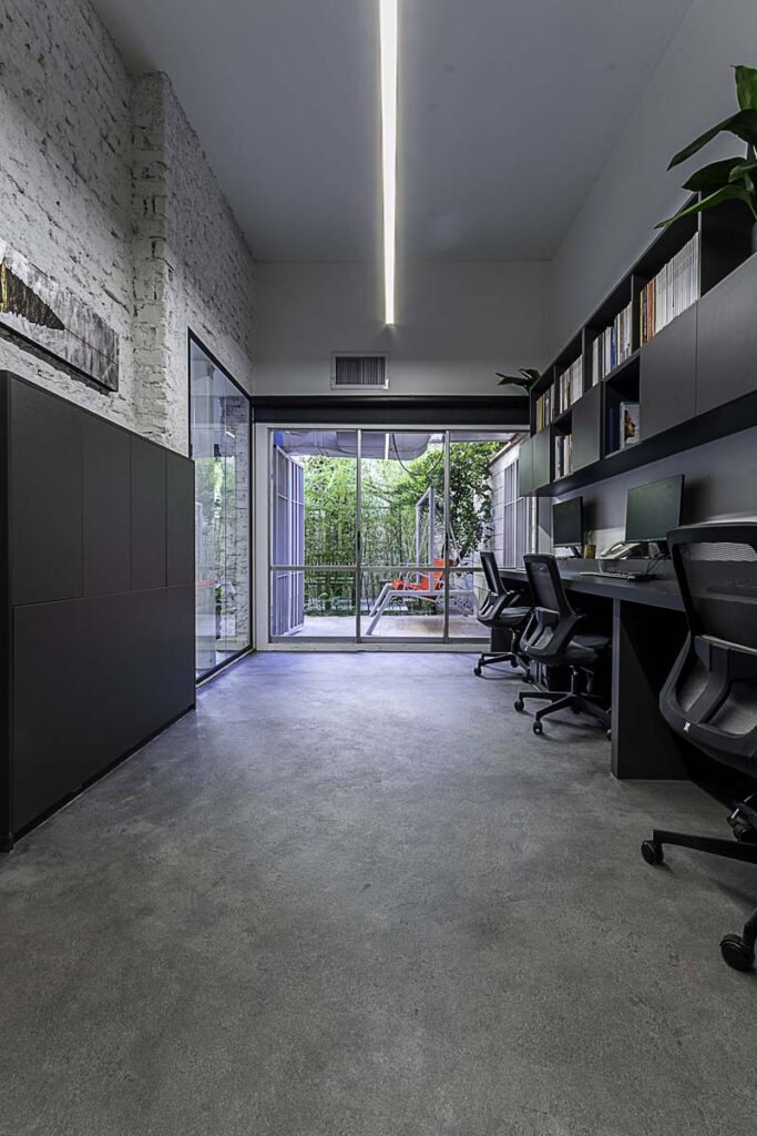 نمای داخلی پروژه A.T Design Studio با طراحی مدرن