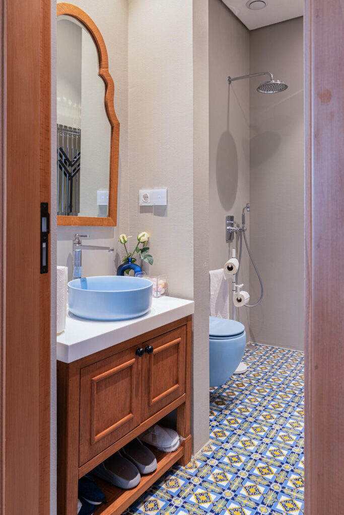 Seamless microcement shower wall